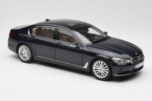 BMW 750Li F02 Imperial Blue Paragon 1:18 80432405586 Métal — image 6 sur 8