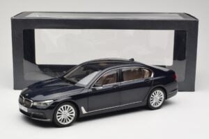 BMW 750Li F02 Imperial Blue Paragon 1:18 80432405586 Métal — image 8 sur 8