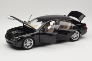 BMW 760Li E66 Individual Noir Kyosho 1:18 08573RB Métal — image 2 sur 8