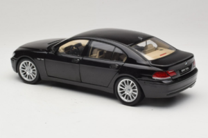 BMW 760Li E66 Individual Noir Kyosho 1:18 08573RB Métal — image 7 sur 8