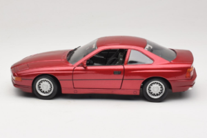 BMW 850i E31 Rouge Tchibo 1:18 36157 Métal — image 4 sur 8