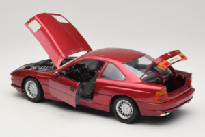 BMW 850i E31 Rouge Tchibo 1:18 36157 Métal — image 5 sur 8