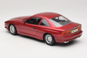 BMW 850i E31 Rouge Tchibo 1:18 36157 Métal — image 7 sur 8