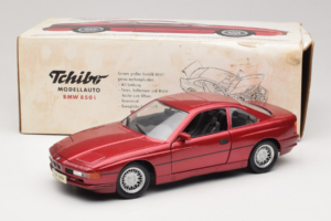 BMW 850i E31 Rouge Tchibo 1:18 36157 Métal — image 8 sur 8