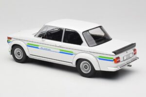 BMW Alpina 2002 E10 Turbo Blanc MCG 1:18 MCG18409-R Métal — image 5 sur 6