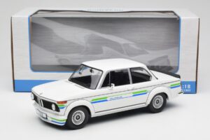 BMW Alpina 2002 E10 Turbo Blanc MCG 1:18 MCG18409-R Métal — image 6 sur 6