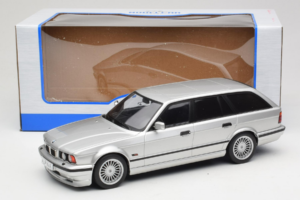 BMW Alpina B10 E34 4.6 Touring Argent MCG 1:18 MCG18332MCW Métal — image 6 sur 6