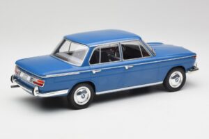 BMW 2000 Tilux E120 Caribe Bleu MCG 1:18 MCG18291 Métal — image 2 sur 6