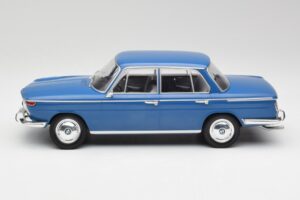 BMW 2000 Tilux E120 Caribe Bleu MCG 1:18 MCG18291 Métal — image 3 sur 6