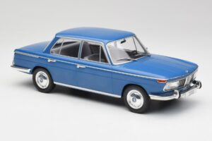 BMW 2000 Tilux E120 Caribe Bleu MCG 1:18 MCG18291 Métal — image 4 sur 6