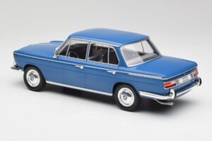 BMW 2000 Tilux E120 Caribe Bleu MCG 1:18 MCG18291 Métal — image 5 sur 6