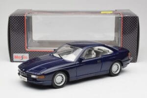 BMW E31 850i Mauritius Bleu Maisto 1:18 438813100299 Métal — image 8 sur 8