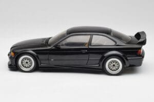 BMW E36 M3 GTR Street Cosmos Noir UT Models 1:18 20481 Métal — image 4 sur 8