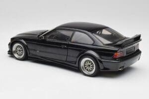 BMW E36 M3 GTR Street Cosmos Noir UT Models 1:18 20481 Métal — image 6 sur 8