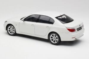 BMW E60 545i Alpine Blanc Kyosho 1:18 08591W Métal — image 7 sur 8