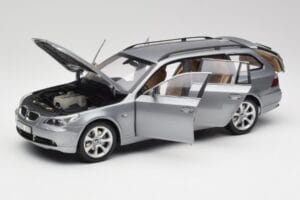 BMW 545i E61 Touring Gris Clair Kyosho 1:18 80430308414 Métal — image 2 sur 8