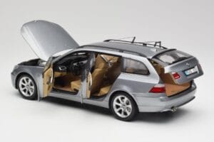 BMW 545i E61 Touring Gris Clair Kyosho 1:18 80430308414 Métal — image 5 sur 8