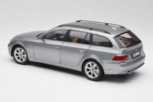 BMW 545i E61 Touring Gris Clair Kyosho 1:18 80430308414 Métal — image 7 sur 8