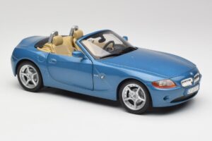 BMW Z4 E85 Maldives Blue Bburago 1:18 34046BLUE Métal — image 6 sur 8