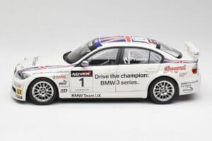 BMW E90 320si #1 A. Priaulx WTCC Champion 2006 Kyosho 1:18 80430429067 Métal — image 4 sur 8