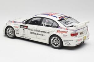 BMW E90 320si #1 A. Priaulx WTCC Champion 2006 Kyosho 1:18 80430429067 Métal — image 7 sur 8