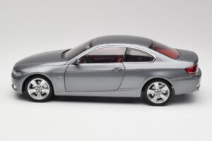 BMW 330i E92 Coupé Gris Métallisé Kyosho 1:18 80430407220 Métal — image 4 sur 8