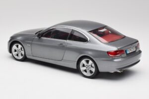 BMW 330i E92 Coupé Gris Métallisé Kyosho 1:18 80430407220 Métal — image 7 sur 8