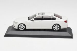 BMW 750Li F02 Blanc Minichamps 1:43 80420445201 Métal