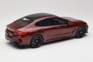BMW M850i G15 M Performance Melbourne Red Metallic GT Spirit 1:18 GT493 Résine — image 2 sur 6
