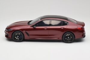 BMW M850i G15 M Performance Melbourne Red Metallic GT Spirit 1:18 GT493 Résine — image 3 sur 6