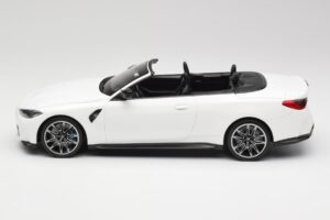 BMW M4 G82 Cabriolet Alpine White Minichamps 1:18 155021031 Métal — image 3 sur 6