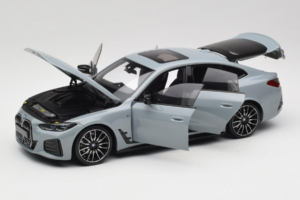 BMW i4 G26 Grey Metallic Minichamps 1:18 110023010 Métal — image 2 sur 8