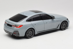 BMW i4 G26 Grey Metallic Minichamps 1:18 110023010 Métal — image 3 sur 8
