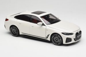 BMW i4 M50 G26 Alpine White Minichamps 1:18 110023011 Métal — image 6 sur 8