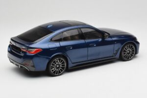 BMW i4 M50 G26 Portimao Blue Minichamps 1:18 110023012 Métal — image 3 sur 8