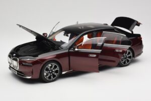 BMW i7 G70 Black & Red Metallic Minichamps 1:18 110023201 Métal — image 2 sur 8