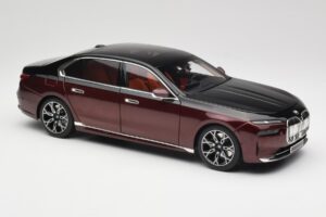 BMW i7 G70 Black & Red Metallic Minichamps 1:18 110023201 Métal — image 6 sur 8
