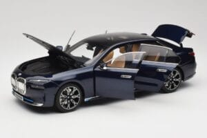 BMW i7 G70 Blue Metallic Minichamps 1:18 110023202 Métal — image 2 sur 8