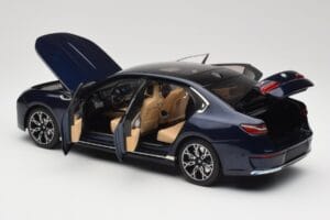 BMW i7 G70 Blue Metallic Minichamps 1:18 110023202 Métal — image 5 sur 8