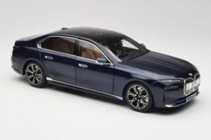 BMW i7 G70 Blue Metallic Minichamps 1:18 110023202 Métal — image 6 sur 8