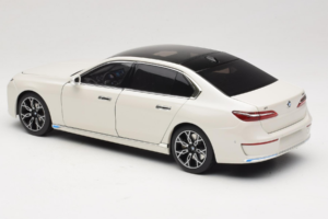 BMW i7 G70 White Metallic Minichamps 1:18 110023200 Métal — image 7 sur 8