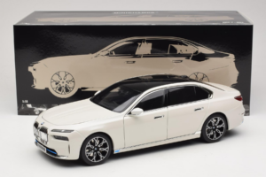 BMW i7 G70 White Metallic Minichamps 1:18 110023200 Métal — image 8 sur 8
