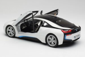 BMW i8 Crystal Blanc Paragon 1:18 80432336841 Métal — image 5 sur 8