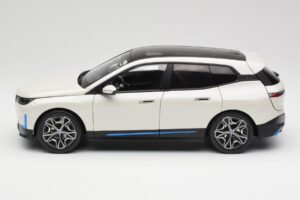 BMW iX Alpine White Minichamps 1:18 110023102 Métal — image 4 sur 8