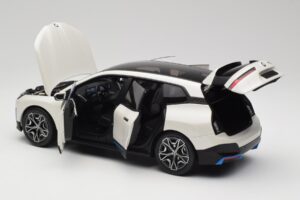 BMW iX Alpine White Minichamps 1:18 110023102 Métal — image 5 sur 8