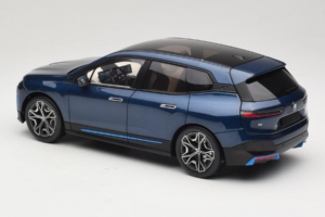 BMW iX Blue Metallic Minichamps 1:18 110023100 Métal — image 7 sur 8