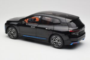 BMW iX Sapphire Black Minichamps 1:18 110023101 Métal — image 7 sur 8