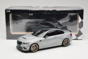 BMW M2 CS F87 Argent avec jantes dorées Minichamps 1:18 155021028 Métal — image 6 sur 6