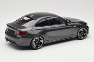 BMW M2 F87 Grey Metallic Minichamps 1:18 155026102 Métal — image 2 sur 6