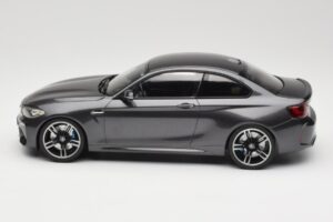 BMW M2 F87 Grey Metallic Minichamps 1:18 155026102 Métal — image 3 sur 6